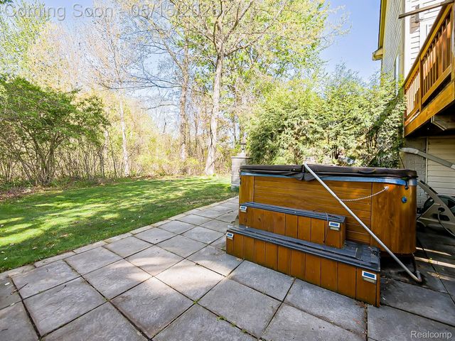 6655 Wedgewood Court, Waterford Charter Township, MI 48327