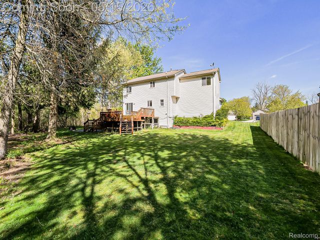 6655 Wedgewood Court, Waterford Charter Township, MI 48327