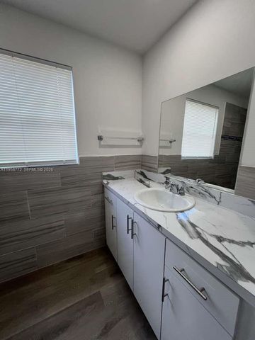 1236 NW 4th Ave 2, Fort Lauderdale, FL 33311