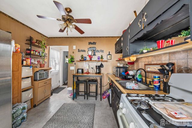 124 w 10th Avenue, Roselle, NJ 07203