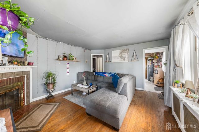 124 w 10th Avenue, Roselle, NJ 07203