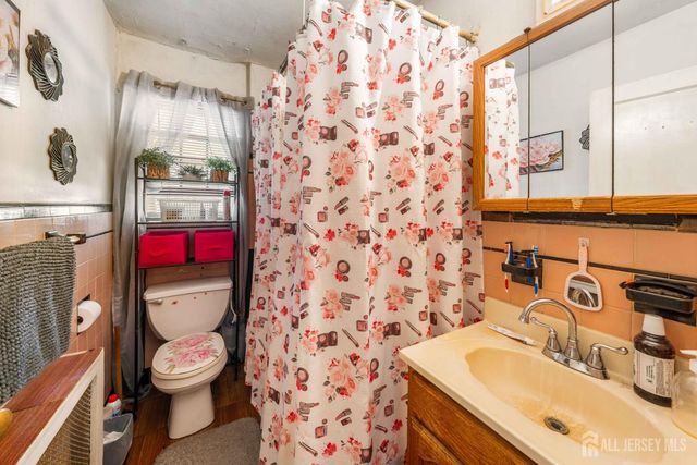 124 w 10th Avenue, Roselle, NJ 07203