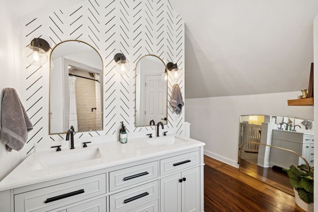 951 Graybar Ln, Nashville, TN 37204