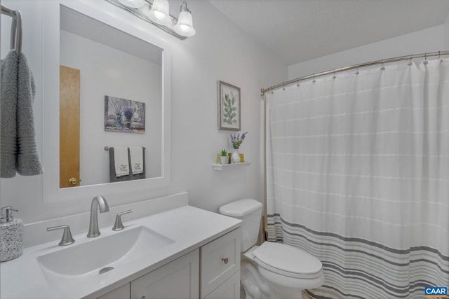 33 COLONIAL RD, Palmyra, VA 22963