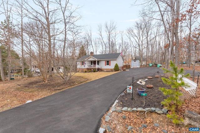 33 COLONIAL RD, Palmyra, VA 22963