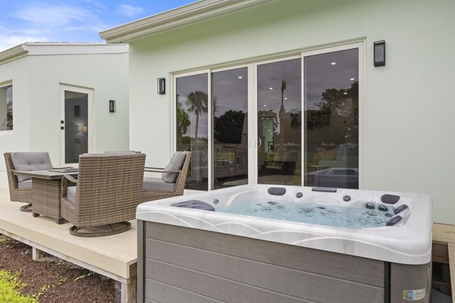 17235 Bay Street, Jupiter, FL 33477