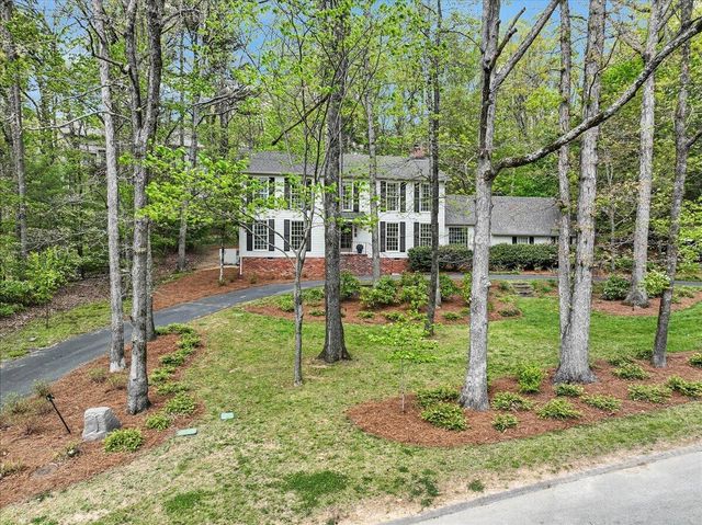 4 Stonehaven Drive, Signal Mountain, TN 37377
