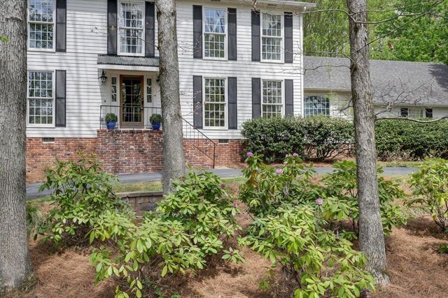 4 Stonehaven Drive, Signal Mountain, TN 37377