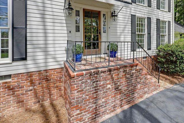 4 Stonehaven Drive, Signal Mountain, TN 37377