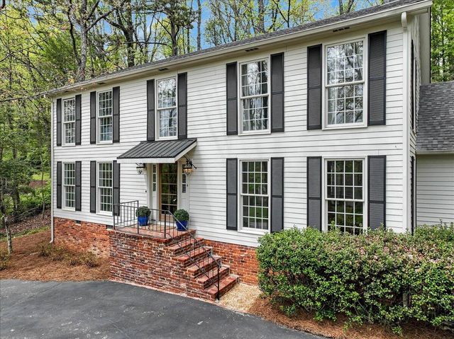 4 Stonehaven Drive, Signal Mountain, TN 37377