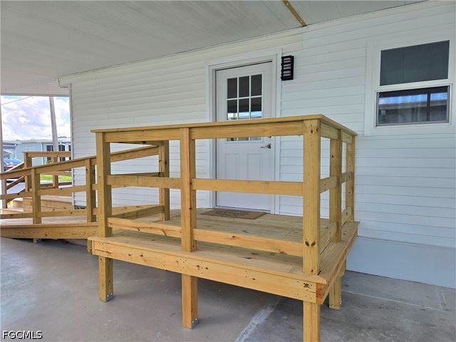556 Freedom ST, North Fort Myers, FL 33917