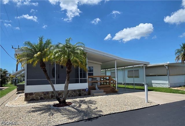 556 Freedom ST, North Fort Myers, FL 33917
