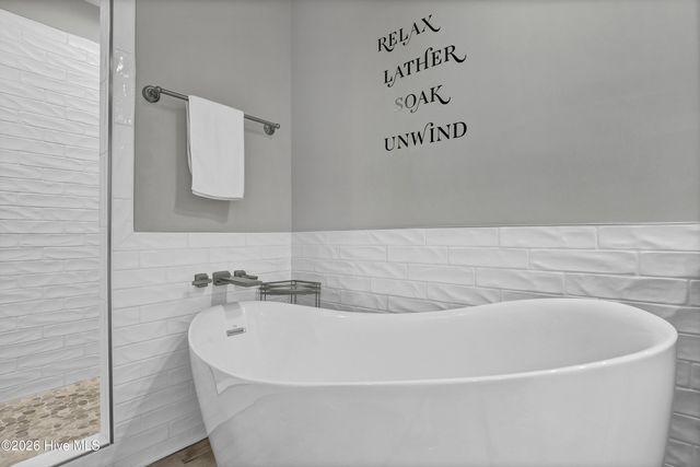 106 Charlotte Avenue, Holly Ridge, NC 28445