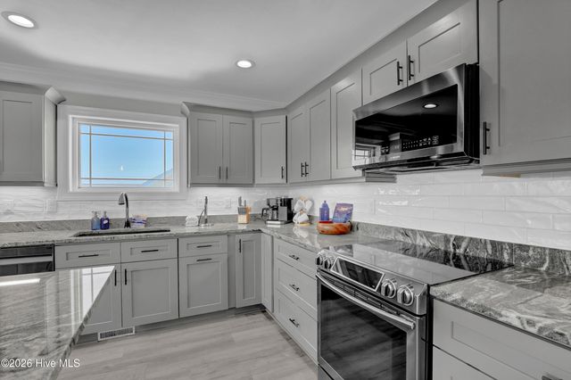 106 Charlotte Avenue, Holly Ridge, NC 28445