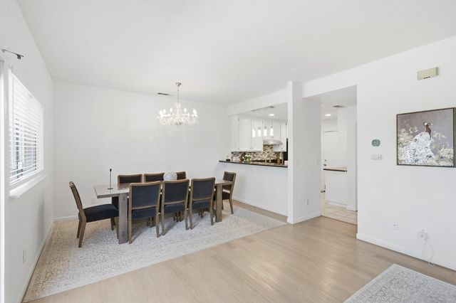 5045 N Laguna Dr, Sacramento, CA 95823