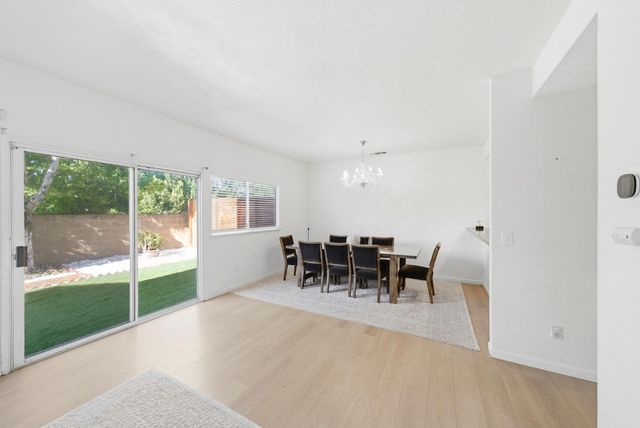 5045 N Laguna Dr, Sacramento, CA 95823