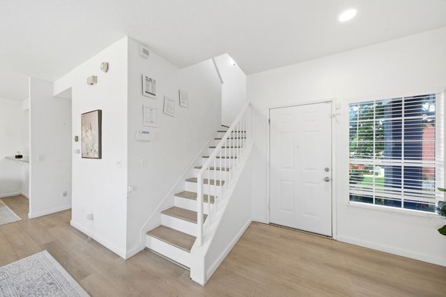 5045 N Laguna Dr, Sacramento, CA 95823