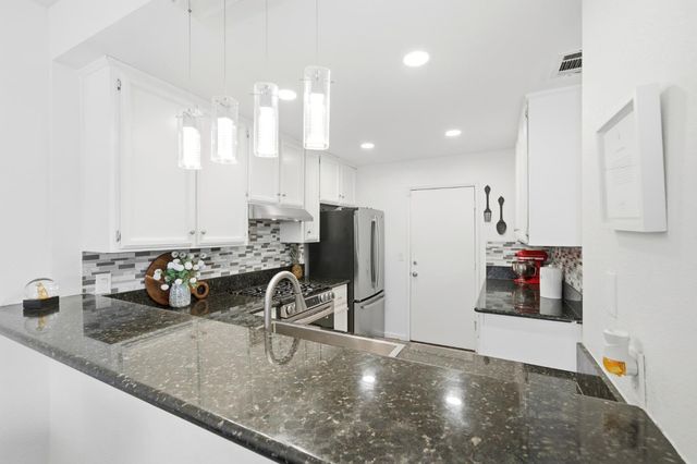 5045 N Laguna Dr, Sacramento, CA 95823
