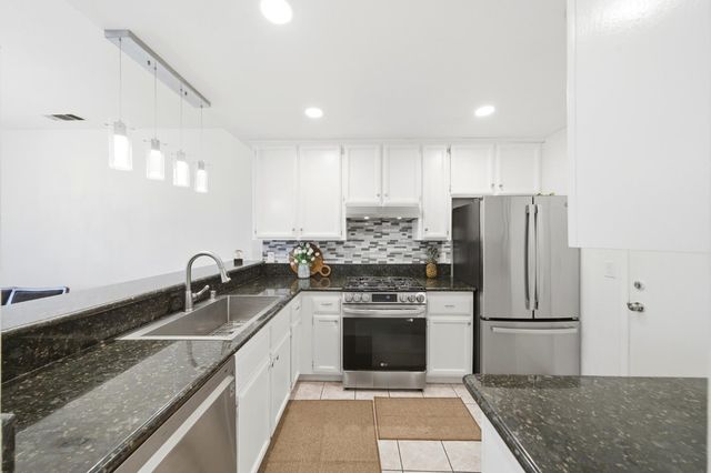 5045 N Laguna Dr, Sacramento, CA 95823