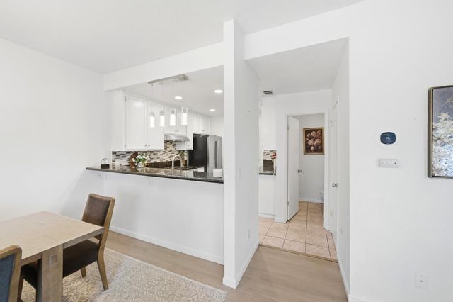 5045 N Laguna Dr, Sacramento, CA 95823