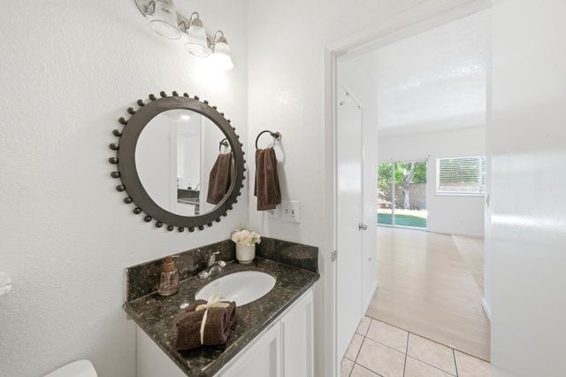 5045 N Laguna Dr, Sacramento, CA 95823