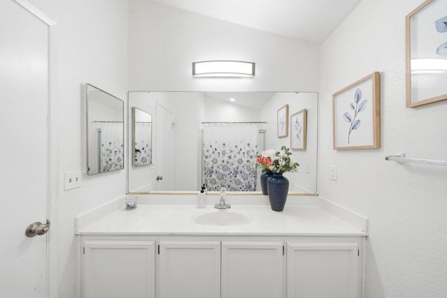 5045 N Laguna Dr, Sacramento, CA 95823