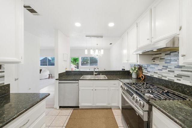 5045 N Laguna Dr, Sacramento, CA 95823