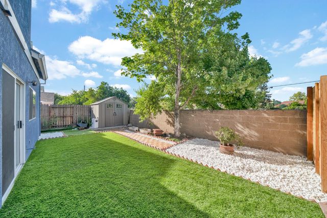 5045 N Laguna Dr, Sacramento, CA 95823