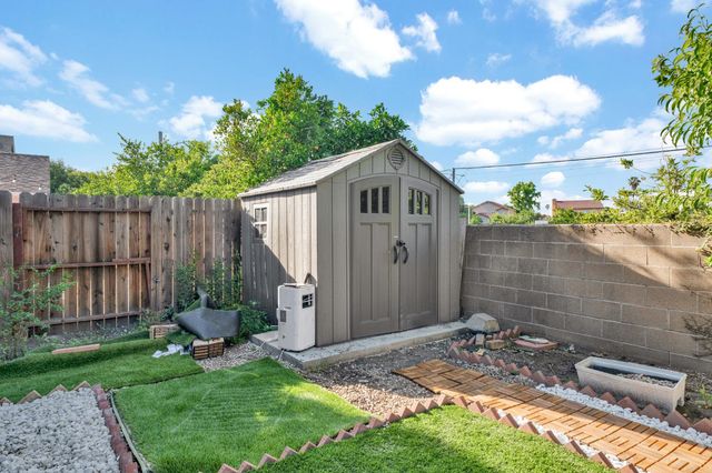 5045 N Laguna Dr, Sacramento, CA 95823