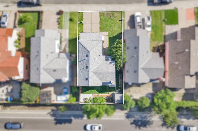5045 N Laguna Dr, Sacramento, CA 95823