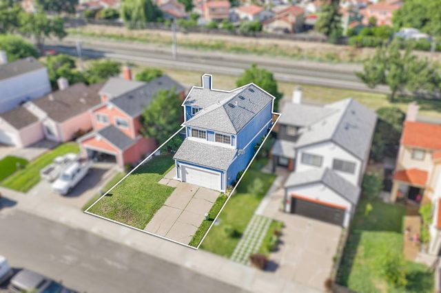 5045 N Laguna Dr, Sacramento, CA 95823