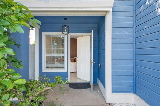 5045 N Laguna Dr, Sacramento, CA 95823