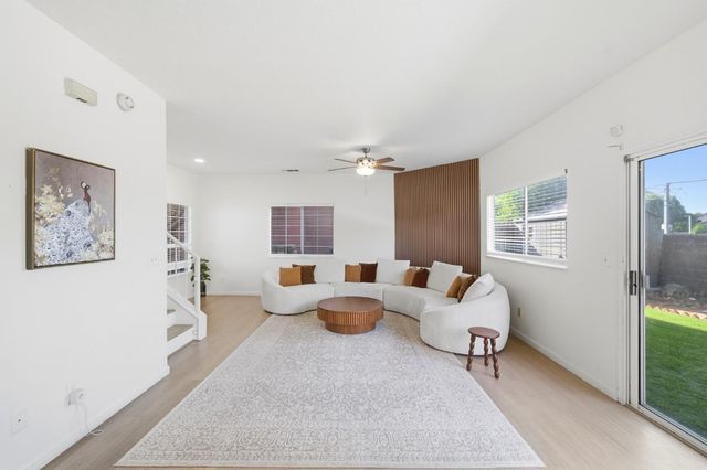 5045 N Laguna Dr, Sacramento, CA 95823