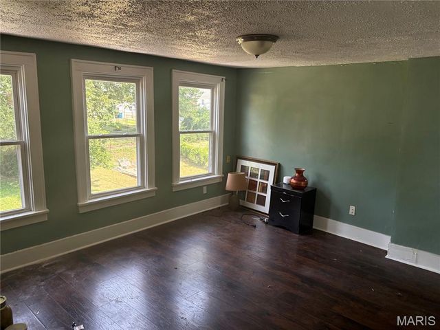 7105 Lexington Avenue, St Louis, MO 63121