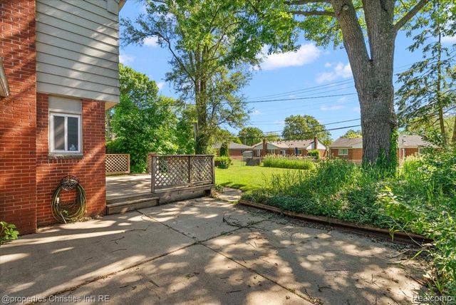 15602 Comstock Street, Livonia, MI 48154