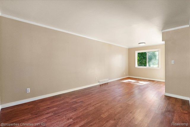 15602 Comstock Street, Livonia, MI 48154