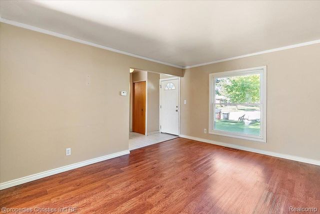 15602 Comstock Street, Livonia, MI 48154