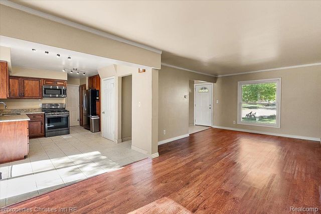 15602 Comstock Street, Livonia, MI 48154