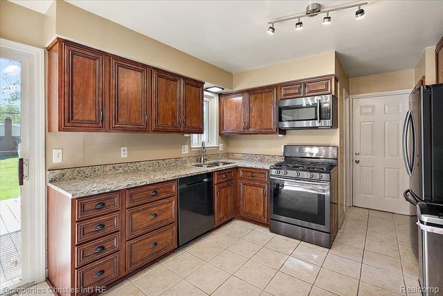 15602 Comstock Street, Livonia, MI 48154