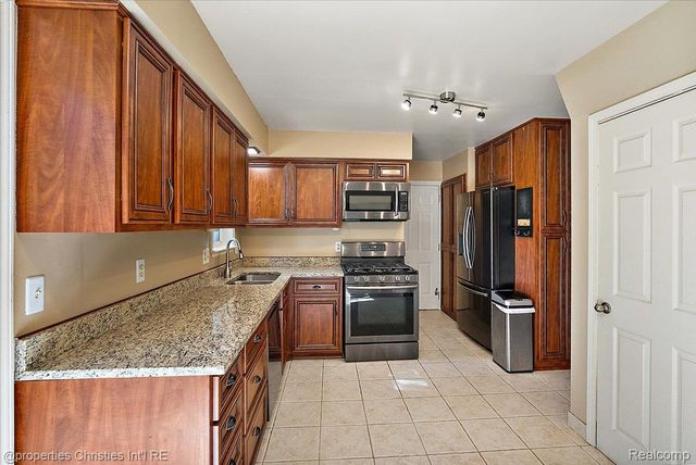 15602 Comstock Street, Livonia, MI 48154
