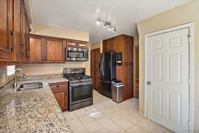 15602 Comstock Street, Livonia, MI 48154