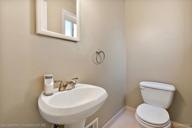 15602 Comstock Street, Livonia, MI 48154