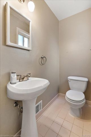 15602 Comstock Street, Livonia, MI 48154