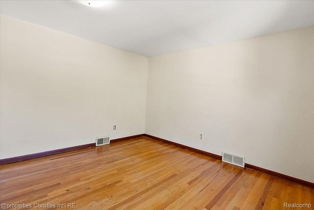 15602 Comstock Street, Livonia, MI 48154