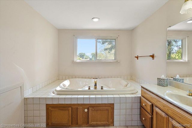 15602 Comstock Street, Livonia, MI 48154