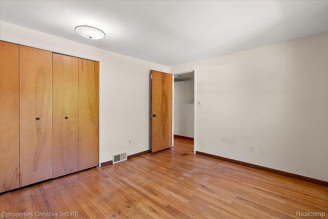 15602 Comstock Street, Livonia, MI 48154