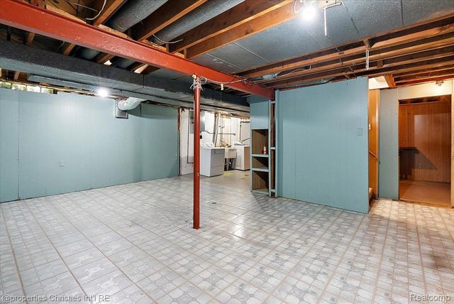 15602 Comstock Street, Livonia, MI 48154