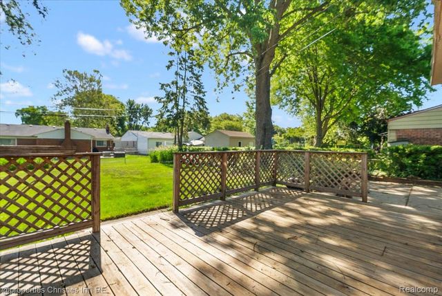 15602 Comstock Street, Livonia, MI 48154