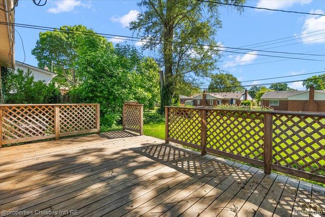15602 Comstock Street, Livonia, MI 48154
