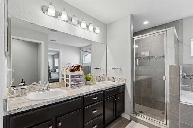 7011 GIDEON CIRCLE, Zephyrhills, FL 33541
